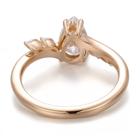 pear cut diamond ring in rose gold | bridal jewelry